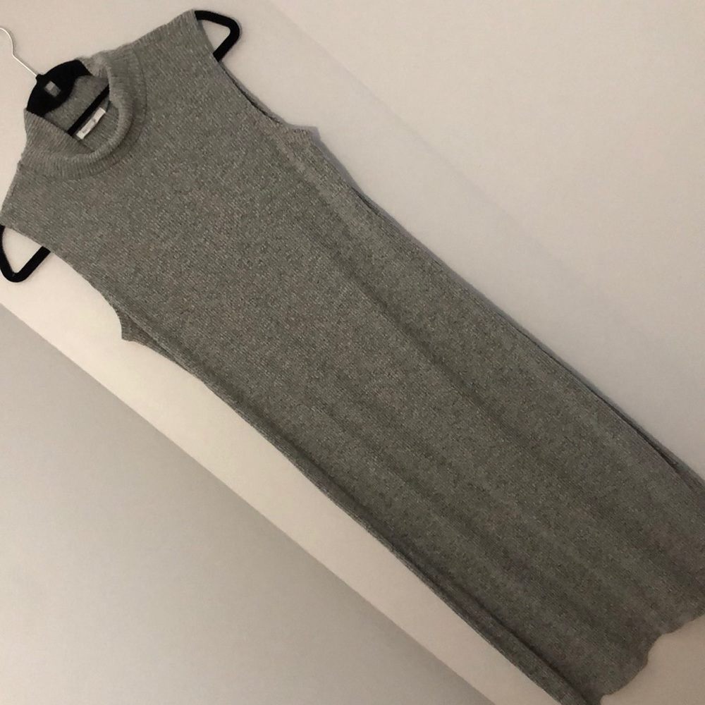 Gray midi sleeveless sweater dress
